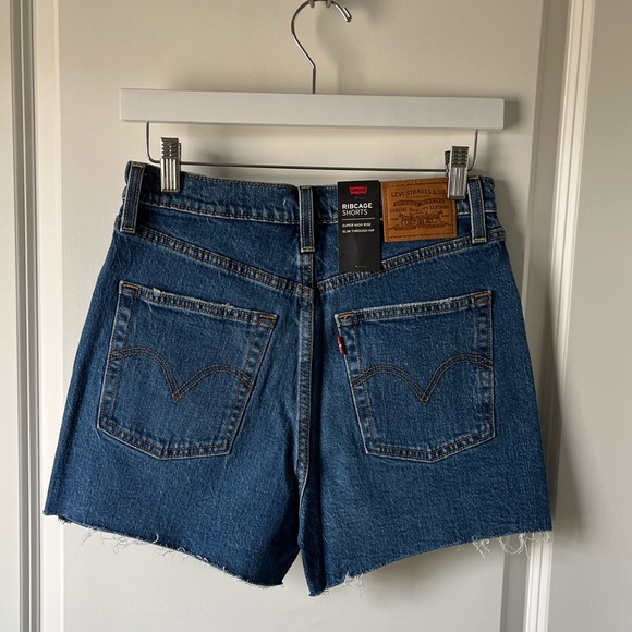 2 for $60 SALE! ⭐️ Levi’s Ribcage short in Jive Outlasted - medium wash - Picture 7 of 9